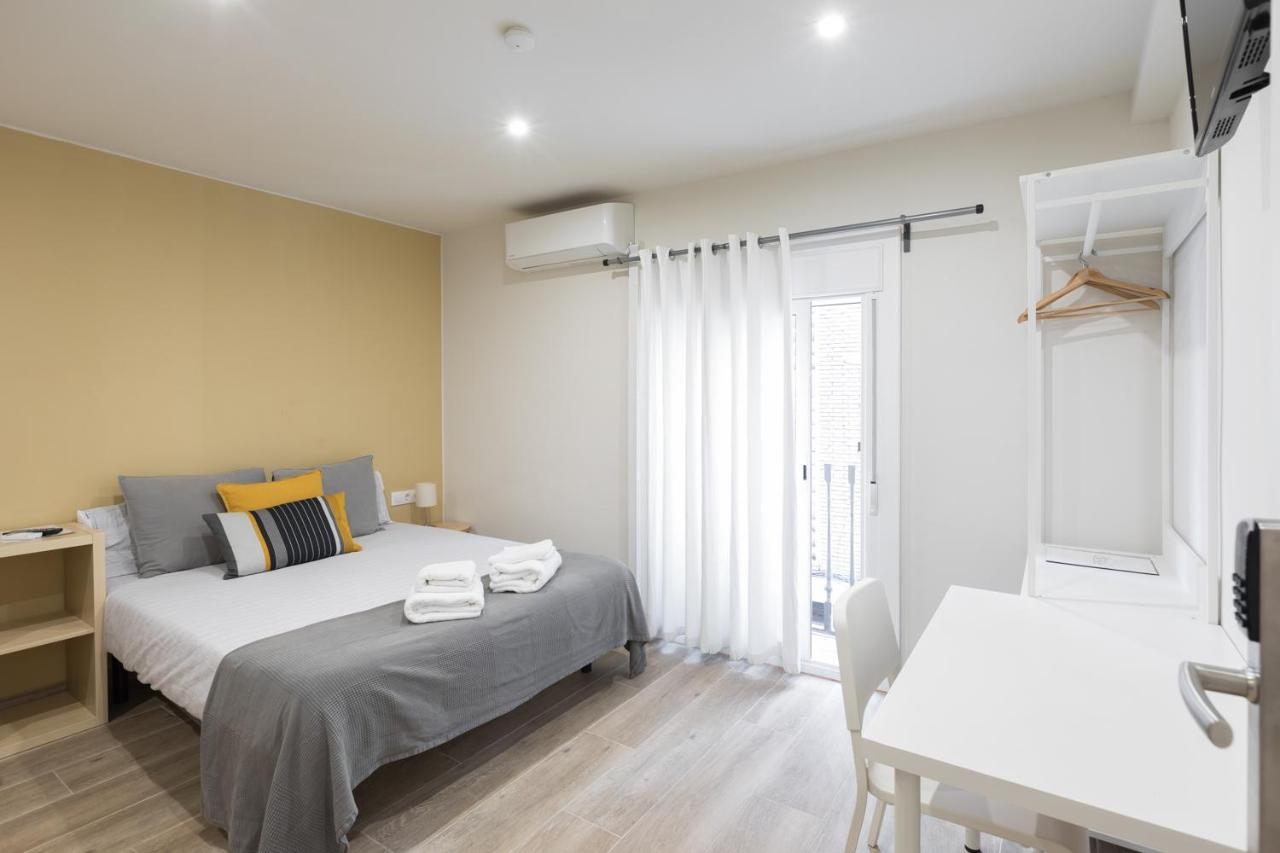 Hostal Oliveta Barcelona Bagian luar foto