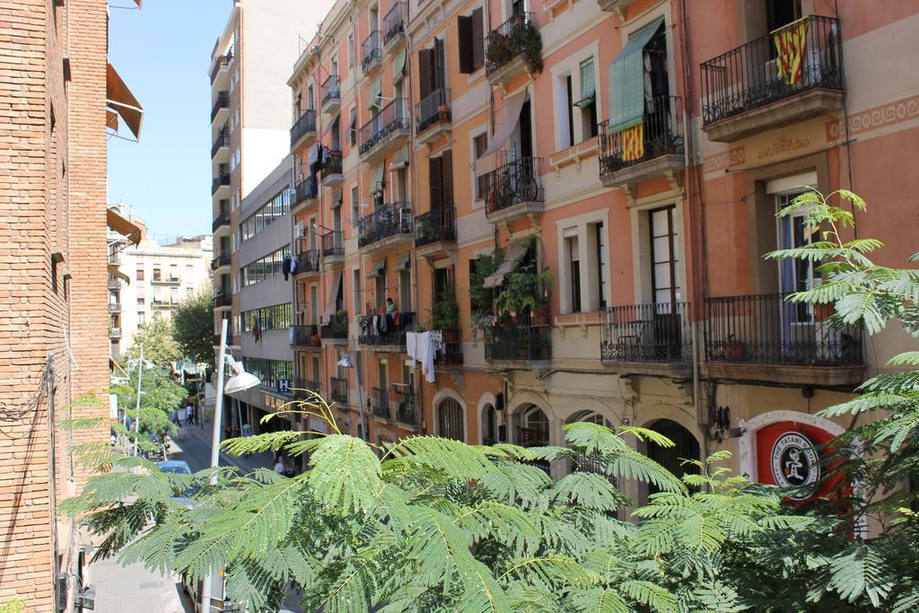 Hostal Oliveta Barcelona Bagian luar foto